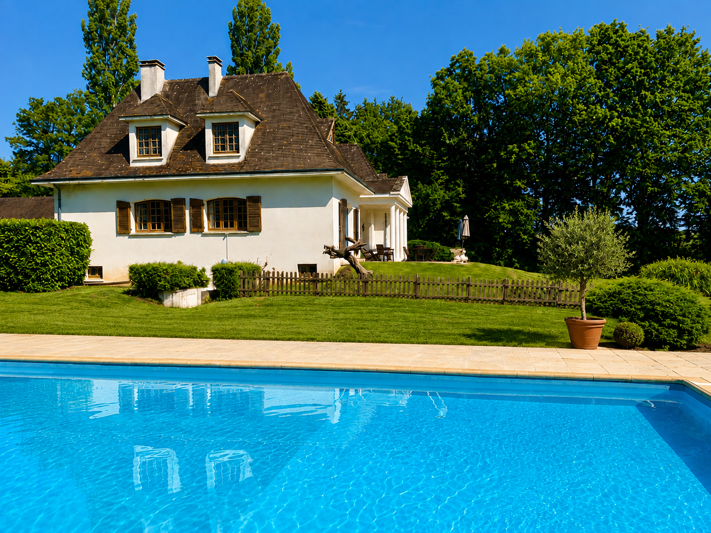 Le Gîte du Grand Sancerrois au soleil dans son parc